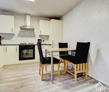 3 bedroom end of terrace house to rent - Photo 6