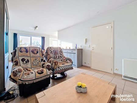 Lichtrijk appartement met terras en parking - Foto 4