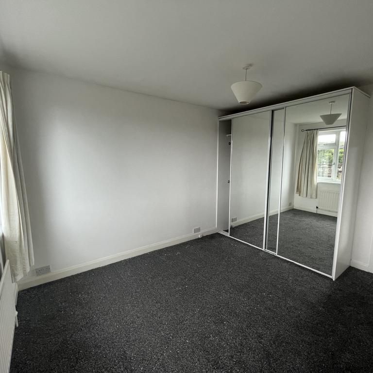 2 bedroom semi-detached bungalow to rent - Photo 1