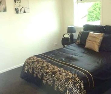 Modern 3BR Townhouse in Hamilton East - Photo 1