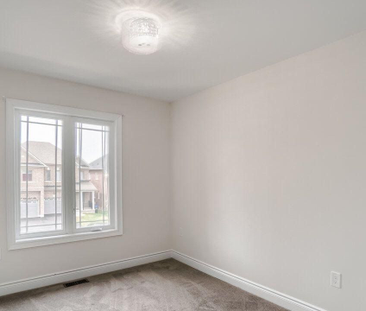 For Lease - 174 Sutherland Avenue, Bradford West Gwillimbury, Ontario - Photo 4