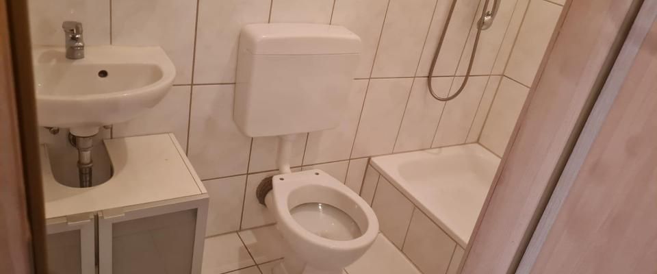 Gemütliche Dachgeschosswohnung – ab sofort / 01.12 verfügbar - Photo 1