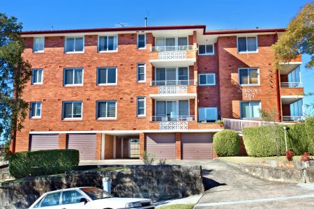 Light & Bright Apartment in Convenient Location - Photo 5