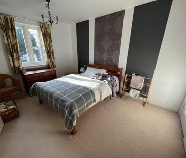 John Cullis Gardens, Leamington Spa, CV32 - Photo 1