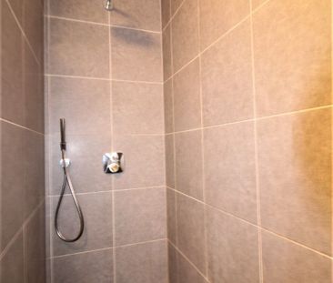 Ruime woning (205 m²) te koop in Oostrozebeke – centraal gelegen tu... - Photo 4