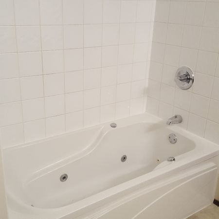 Mac Jo – 1 Bedroom Apartment- All Utilities Included - Photo 4