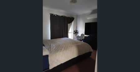 Spacious Home- Inground Pool - Air con- Big Block - 6 Month Lease on offer - Photo 3