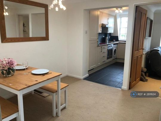 1 bedroom in a flat share to rent - Photo 1