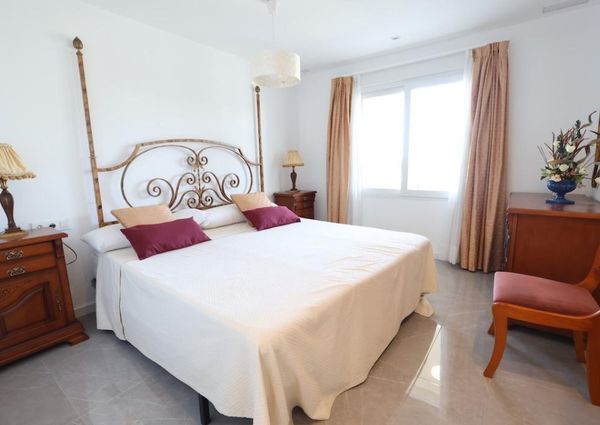Villa de Lujo en Primera Línea de Playa en Cala Capitán