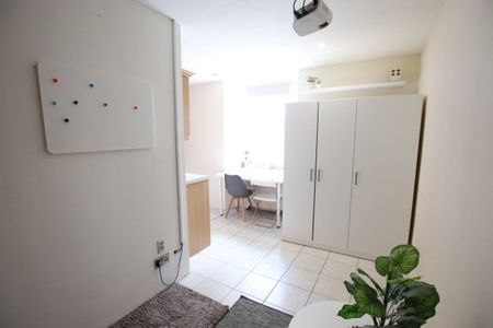 Malthouse Close, City Centre - Photo 2