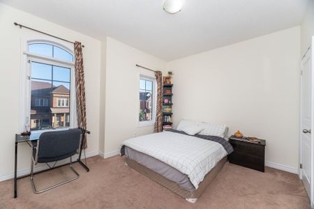 For Lease - 8 Fitzgibson Street, Brampton, Ontario - Photo 5