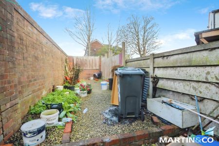 2 bedroom maisonette to rent - Photo 4