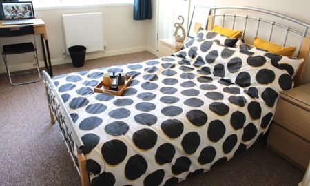 A Lovely 6 Bed, 5 Bathroom House Share - Photo 3