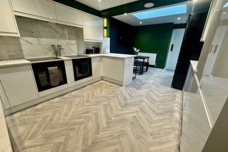 Highfield Road, BOURNEMOUTH - Photo 5