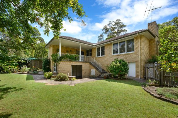 Pristine 4 bedroom brick home - Photo 1