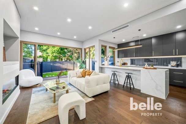 Brand-new 5 bedrooms family home in North Ryde for Rent - Photo 1