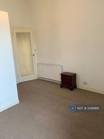 1 bedroom semi-detached house to rent - Photo 4