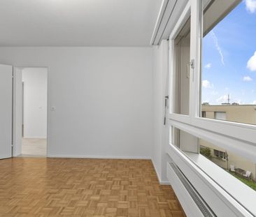 Centrally located, completely renovated 2024! - Photo 2