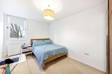 A well-presented 2 bedroom apartment set in a sought after area. - Photo 2