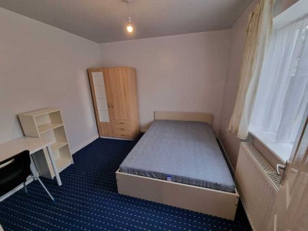 3 Bed Student Accommodation - Photo 4