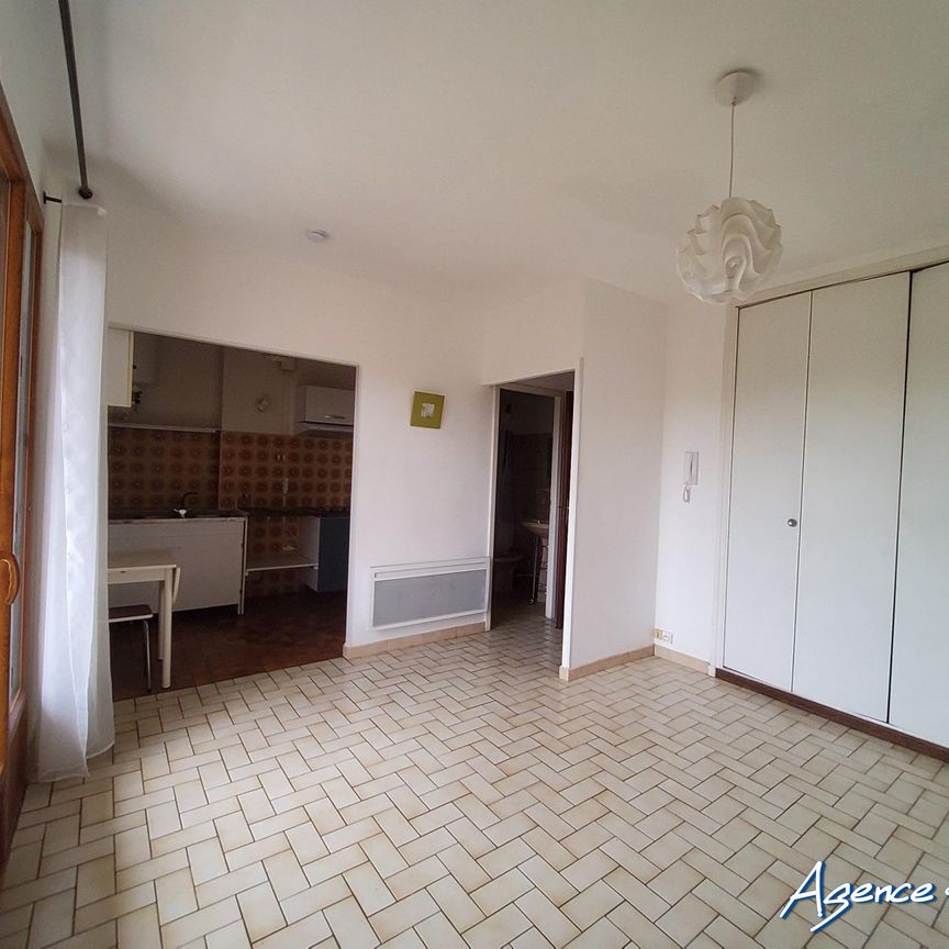 Location Appartement 1 pièce 24m² NARBONNE 11100 - Photo 1