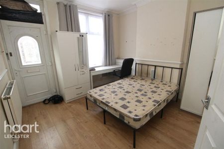 4 bedroom terraced house to rent - Photo 4