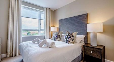 Westferry Circus, Canary Wharf, London, E14 - Photo 3