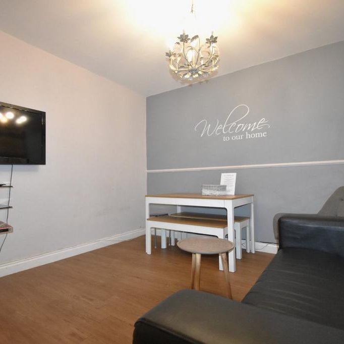 4 bedroom terraced house to rent - Photo 1