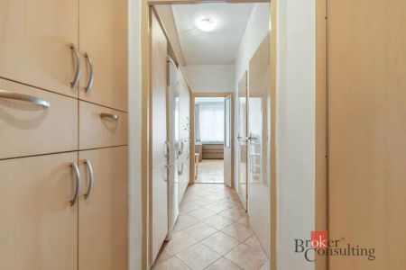 Pronájem bytu 1+kk 28 m - Fotografie 4