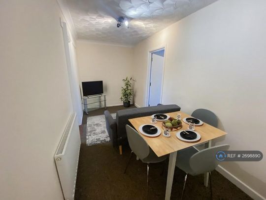 3 bedroom flat to rent - Photo 1