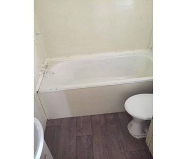 Colonial Cottage with character - Photo 6