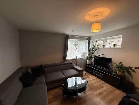 Millbrook Road East, Millbrook, SO15 - Photo 2
