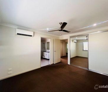 Modern 3 Bedroom Townhouse Low Maintenance - Photo 4