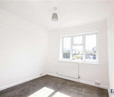 Eastdean Avenue, Epsom, Surrey, KT18 - Photo 3