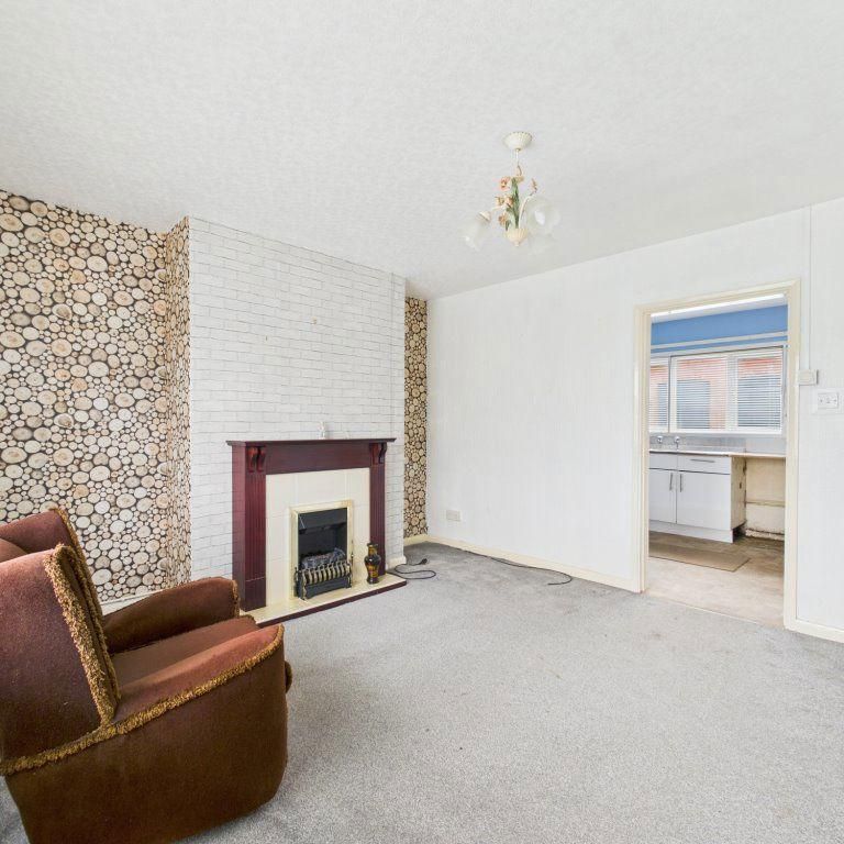 3 bedroom semi-detached house to rent - Photo 1