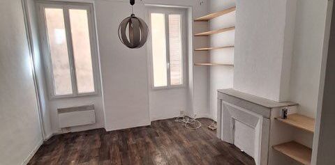 Appartement 1 pièces 29m2 MARSEILLE 1ER 373 euros - Photo 2