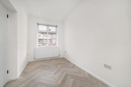 4 bedroom semi-detached house to rent - Photo 5