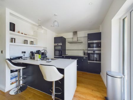 4 bedroom detached bungalow to rent - Photo 3