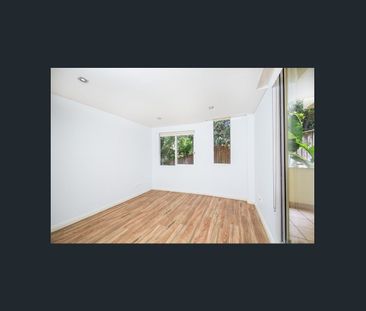 Oversized Chic apartment in Central Dee Why - Photo 2