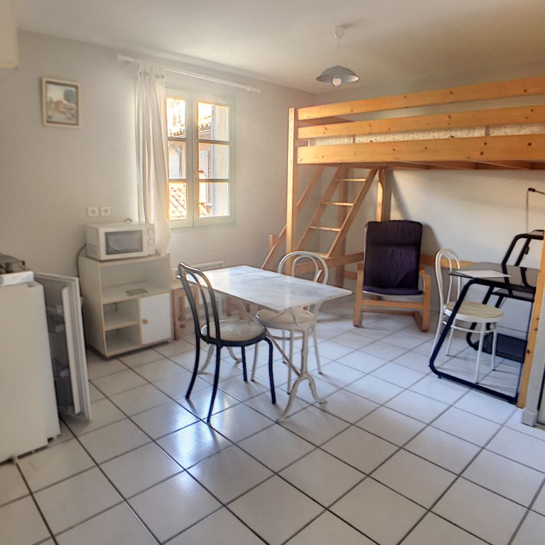 Studio 20 M² en intra- muros proche porte Saint Lazare, - Photo 1