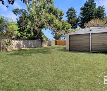 STYLISHLY UPDATED HOME IN HEART OF WENDOUREE - Photo 5