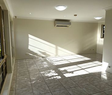 Walk to railway station - Photo 2