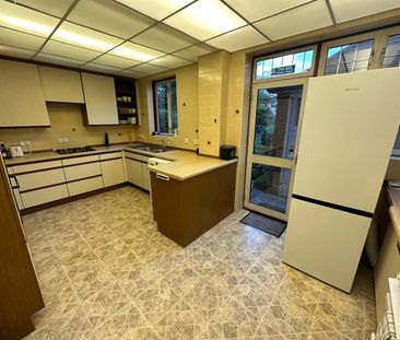 Room in a Shared Flat, Salmon St, NW9 - Photo 6