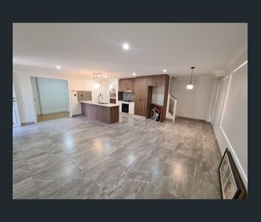 MODERN TOWNHOUSE IN CENTRAL LOCATION, DON'T BE THE ONE TO MISS OUT - Photo 6