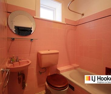 Charming 3 Bedroom Home in Quiet Locale - Photo 5