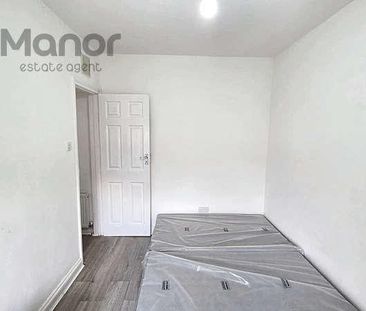 Lonsdale Avenue, East Ham, E6 - Photo 2