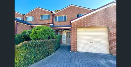 THREE BEDROOM TOWNHOUSE!!! - Photo 2