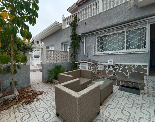 Casa/Chalet independiente En alquiler Calle Puerto Viejo, Distrito Playa Jardín, Puerto de la Cruz - Photo 1