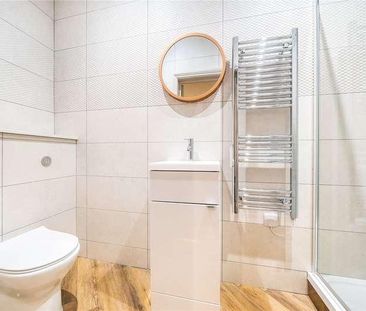 Bells House, South Street, Farnham, Surrey, GU9 - Photo 5