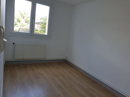 Location Appartement 3 pièces 62m² LE CREUSOT 71200 - Photo 4